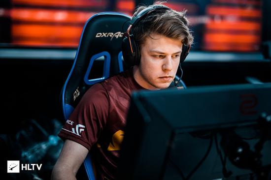 25秋第七周最佳阵容：武汉ES四人上榜，Alan获双料周最佳